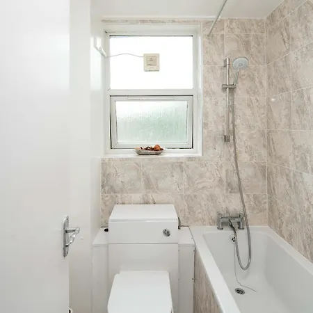 Stylish Apartment With Wifi And Easy Access To Central London Exterior foto